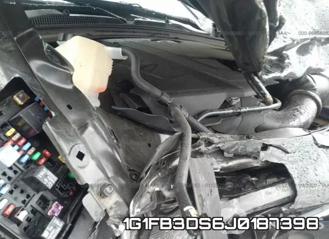 1G1FB3DS6J0187398 фото 2