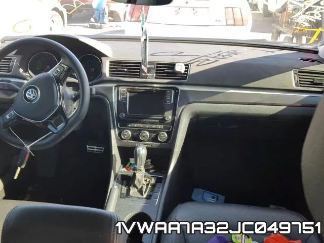1VWAA7A32JC049751 фото 10