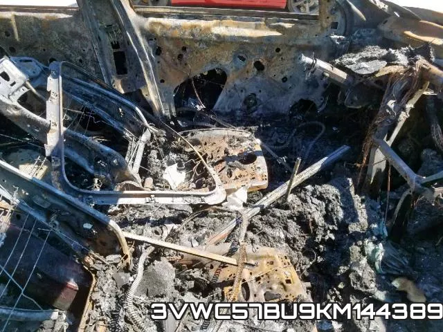 3VWC57BU9KM144389 фото 6