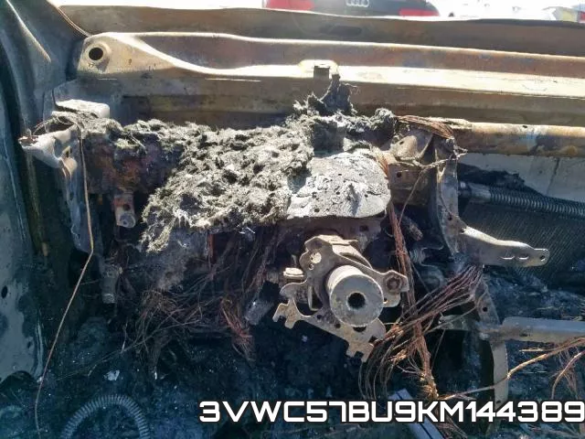 3VWC57BU9KM144389 фото 9