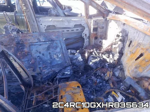 2C4RC1DGXHR835634 фото 6