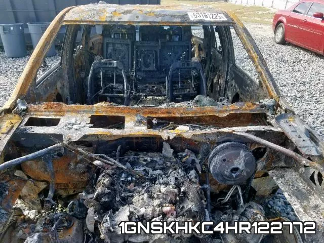 1GNSKHKC4HR122772 фото 8