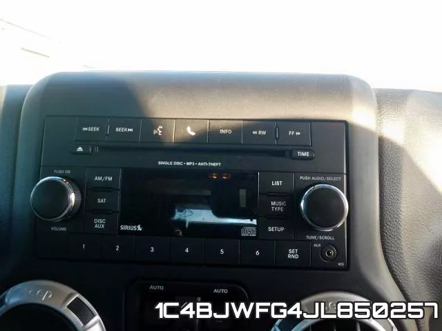 1C4BJWFG4JL850257 фото 10
