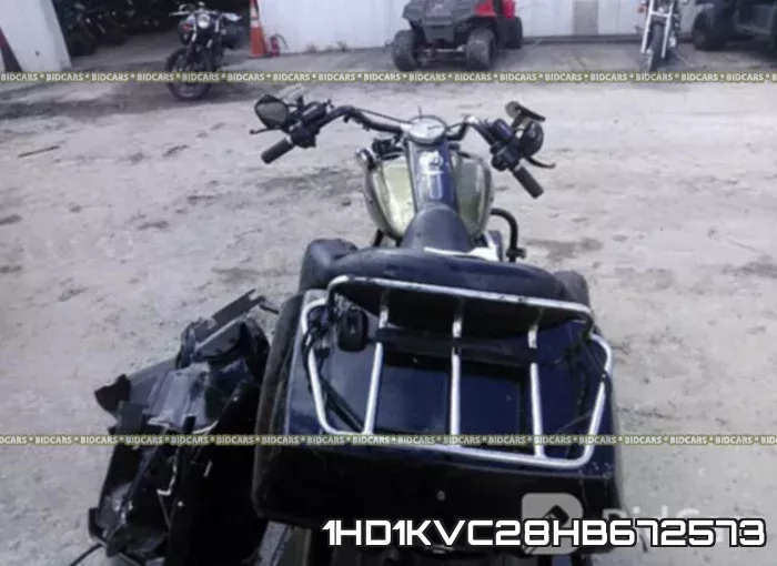 1HD1KVC28HB672573 фото 7