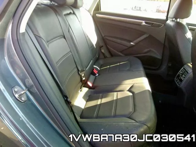 1VWBA7A30JC030541 фото 7