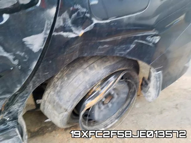 19XFC2F58JE013572 фото 10