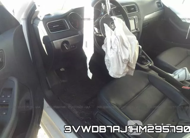 3VWDB7AJ1HM295790 фото 6