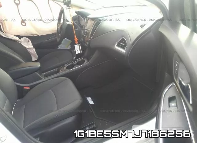 1G1BE5SM7J7186256 фото 6