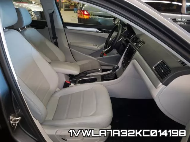 1VWLA7A32KC014198 фото 6