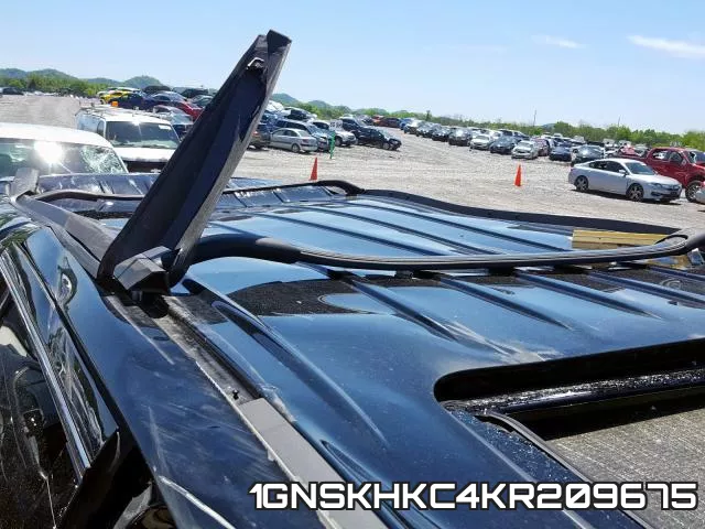 1GNSKHKC4KR209675 фото 10