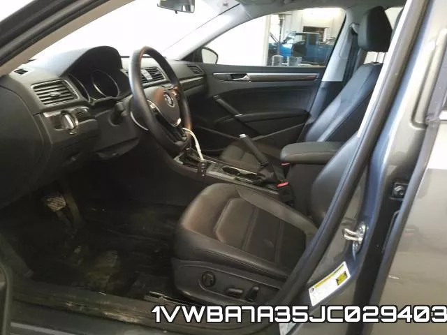 1VWBA7A35JC029403 фото 6