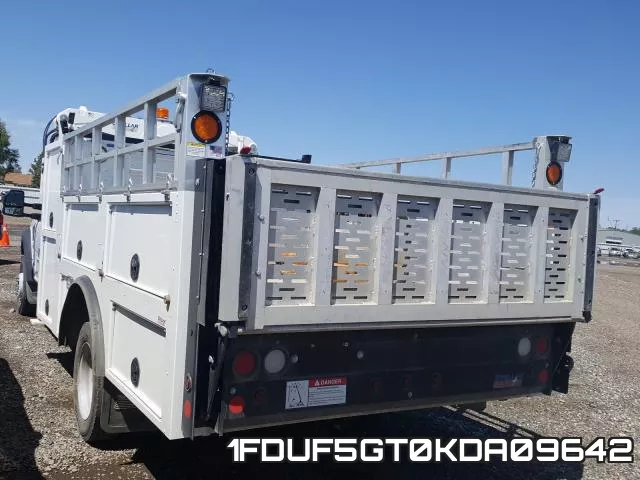 1FDUF5GT0KDA09642 фото 4