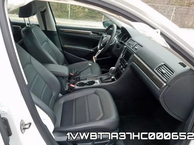 1VWBT7A37HC000652 фото 6