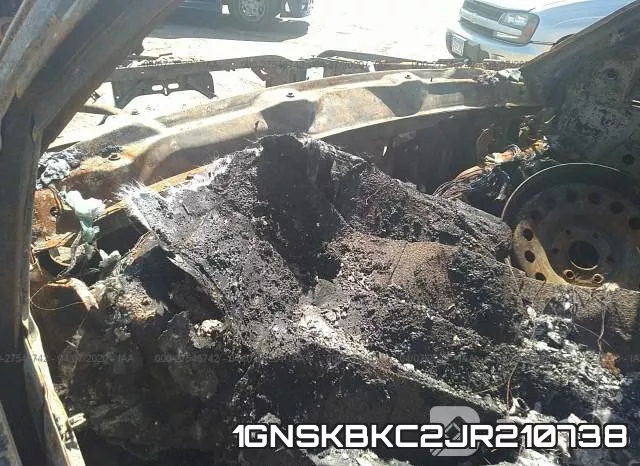 1GNSKBKC2JR210738 фото 8