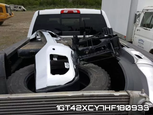 1GT42XCY7HF180933 фото 10