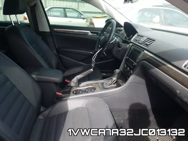 1VWCA7A32JC013132 фото 6