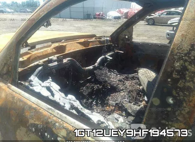 1GT12UEY9HF194573 фото 8