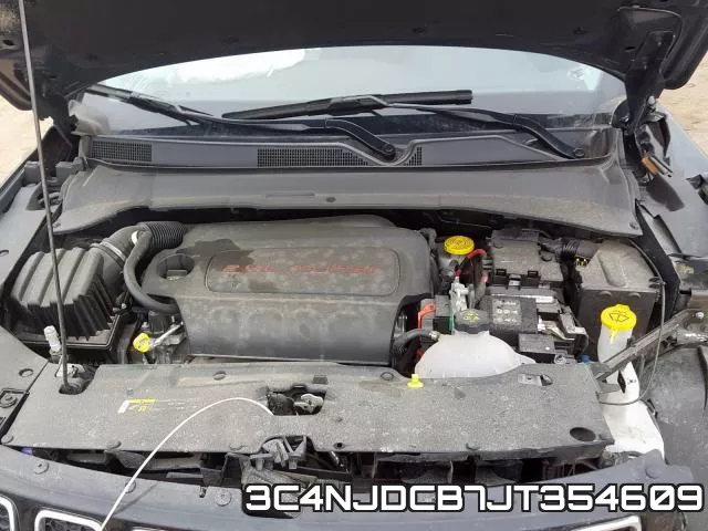 3C4NJDCB7JT354609 фото 8