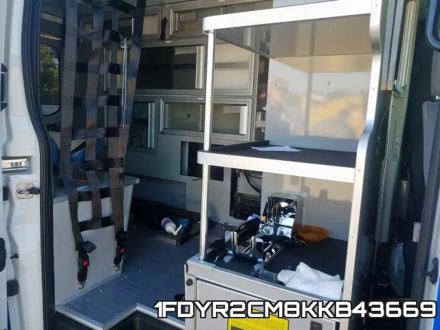 1FDYR2CM8KKB43669 фото 7