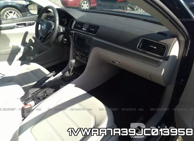 1VWAA7A39JC013958 фото 6