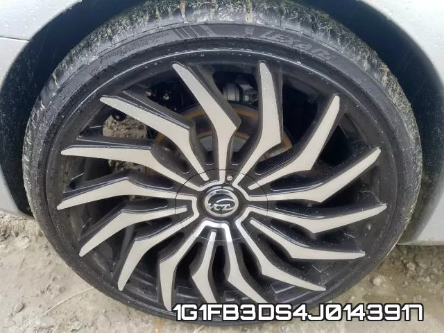 1G1FB3DS4J0143917 фото 10