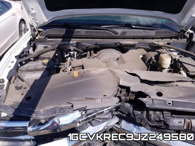1GCVKREC9JZ249580 фото 8