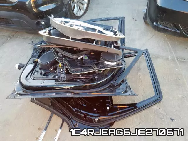 1C4RJEAG6JC270671 фото 10