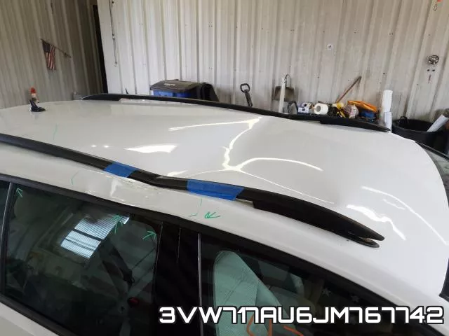 3VW717AU6JM767742 фото 10