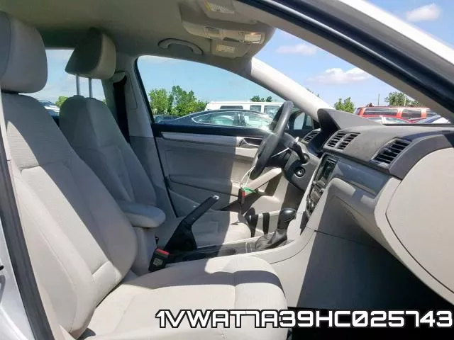 1VWAT7A39HC025743 фото 6