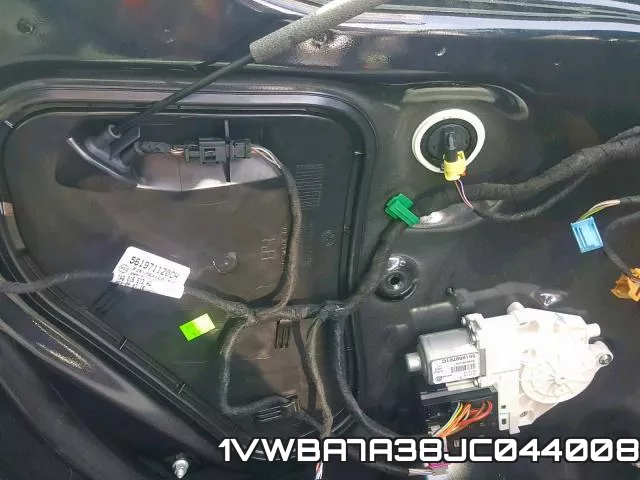 1VWBA7A38JC044008 фото 2