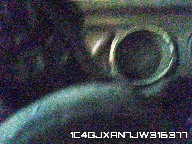 1C4GJXAN7JW316377 фото 9