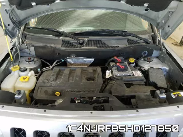 1C4NJRFB5HD127850 фото 8