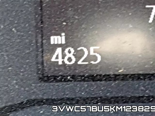 3VWC57BU5KM123829 фото 9