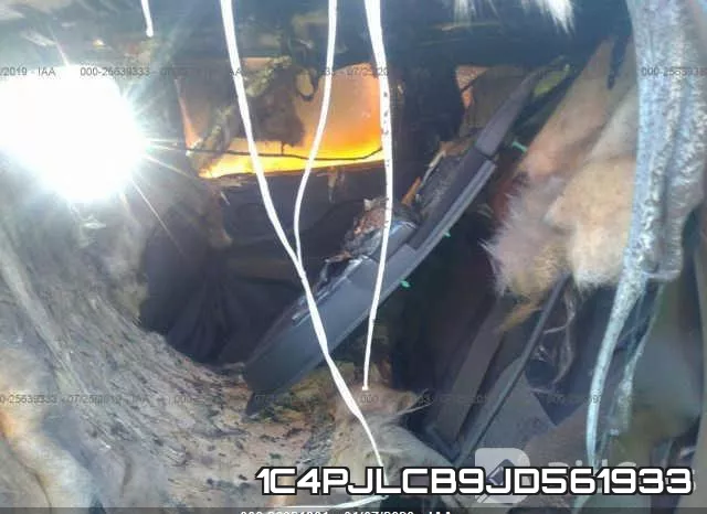 1C4PJLCB9JD561933 фото 9