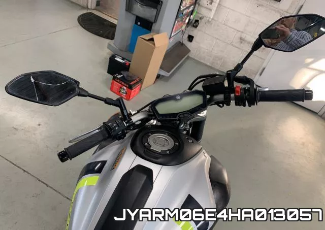 JYARM06E4HA013057 фото 8
