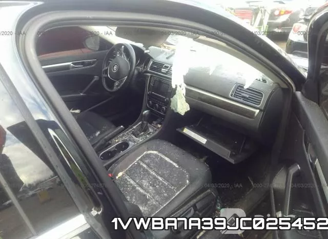 1VWBA7A39JC025452 фото 6