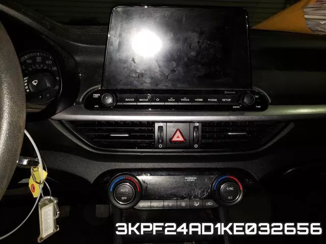 3KPF24AD1KE032656 фото 10