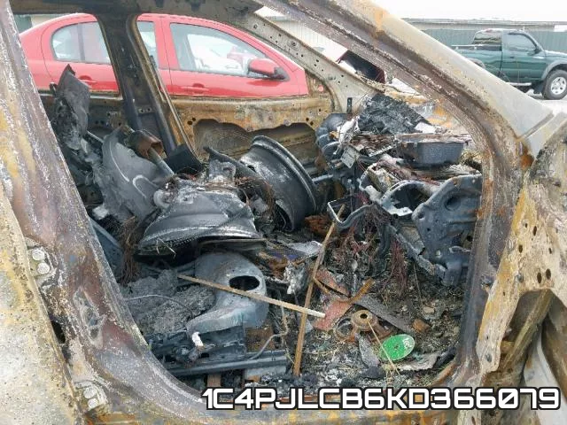 1C4PJLCB6KD366079 фото 6