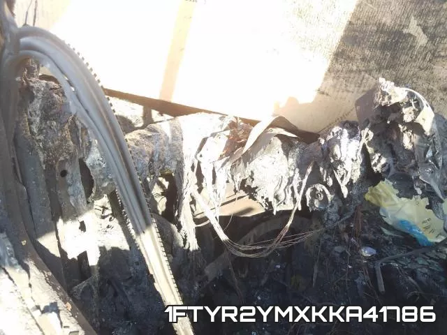 1FTYR2YMXKKA41786 фото 9