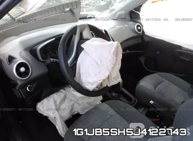 1G1JB5SH5J4122743 фото 6