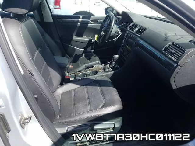 1VWBT7A30HC011122 фото 6