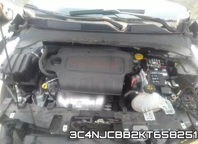 3C4NJCBB2KT658251 фото 2
