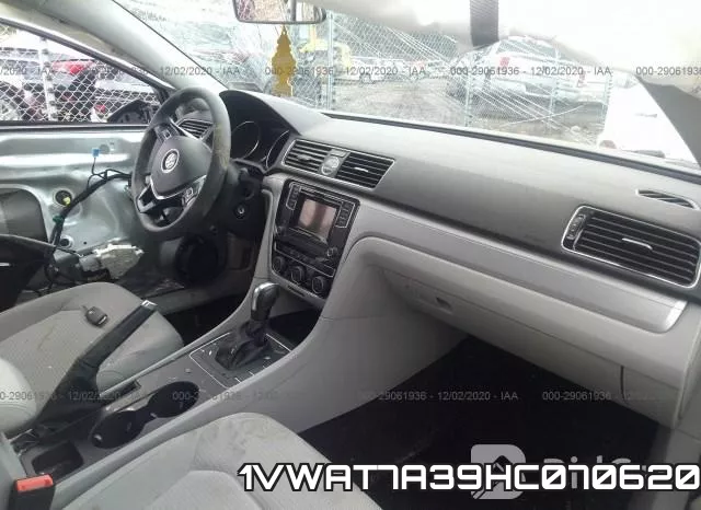 1VWAT7A39HC070620 фото 6