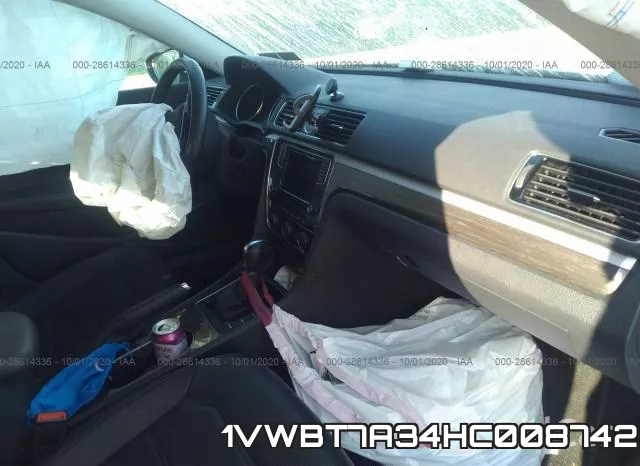 1VWBT7A34HC008742 фото 5
