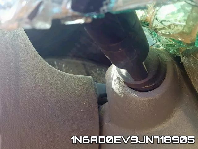 1N6AD0EV9JN718905 фото 9