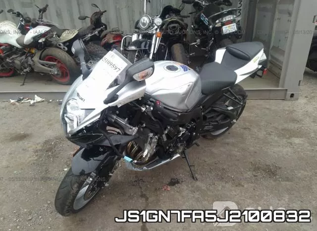 JS1GN7FA5J2100832 фото 3
