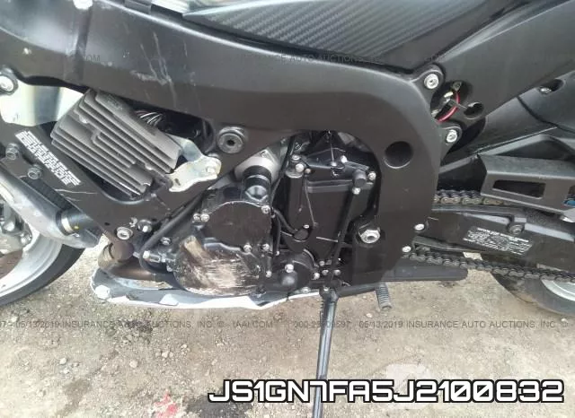 JS1GN7FA5J2100832 фото 10