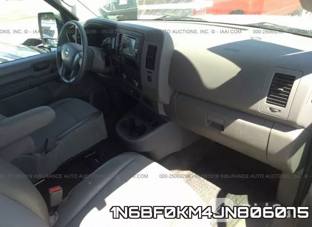 1N6BF0KM4JN806075 фото 6