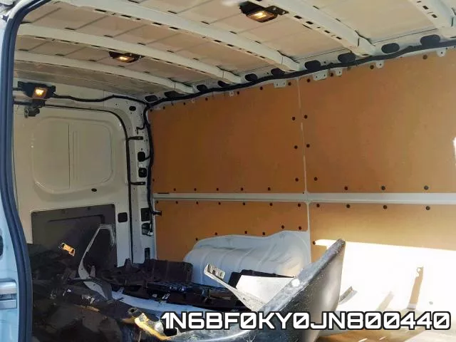 1N6BF0KY0JN800440 фото 7