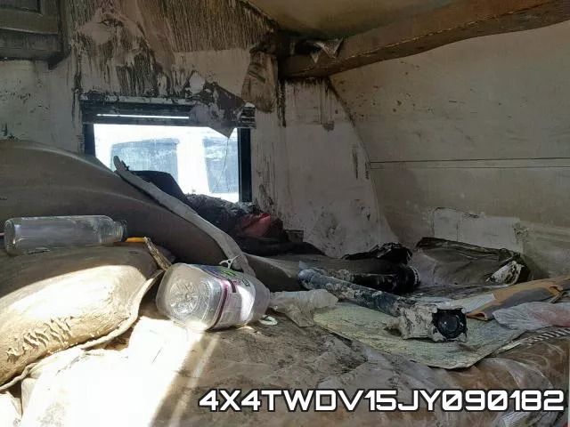 4X4TWDV15JY090182 фото 6